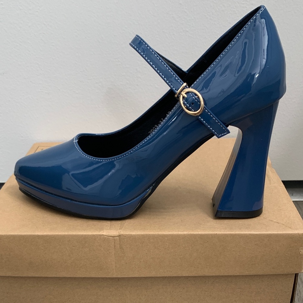 NWB - Elegant Blue Mary Jane Heels 9